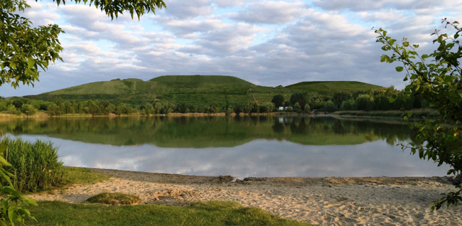 Zwillingsspitzen der Arkenberge am See