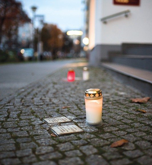 Kein Ort zum Vergessen: Auch um die Lichter an den Stolpersteinen für die im Zweiten Weltkrieg umgekommenen Juden kümmert sich Miguel Levin