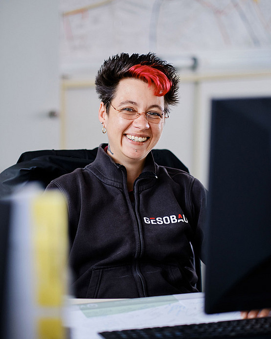 Jeanette Custodio-Hedo in ihrem Büro in Berlin-Gesundbrunnen