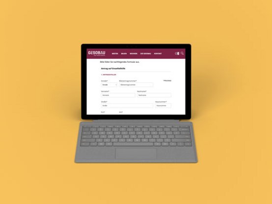 Laptop auf dem die GESOBAU-Webseite aufgerufen wurde