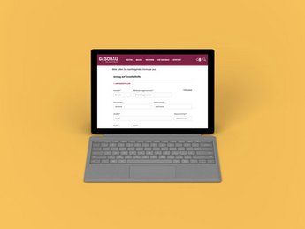 Laptop auf dem die GESOBAU-Webseite aufgerufen wurde