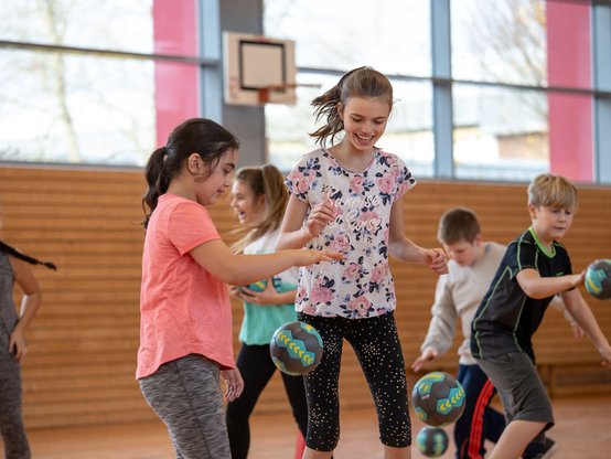 Handball für Grundschüler in den GESOBAU-Kiezen