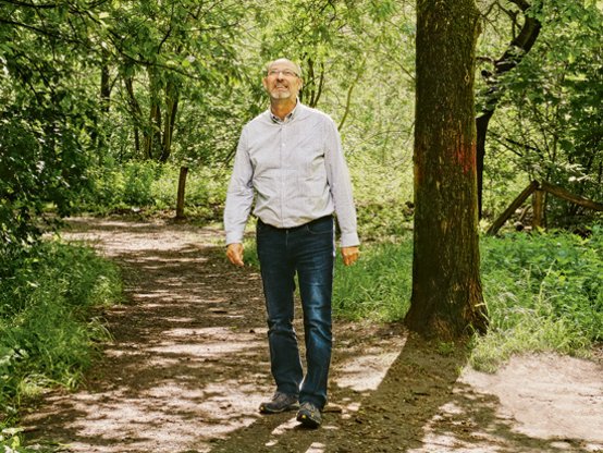 Ein Mann im Wald