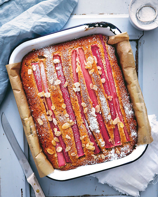 Rhabarberkuchen mit Mandelblättchen