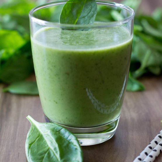 Green-Smoothie mit Banane und Spinat